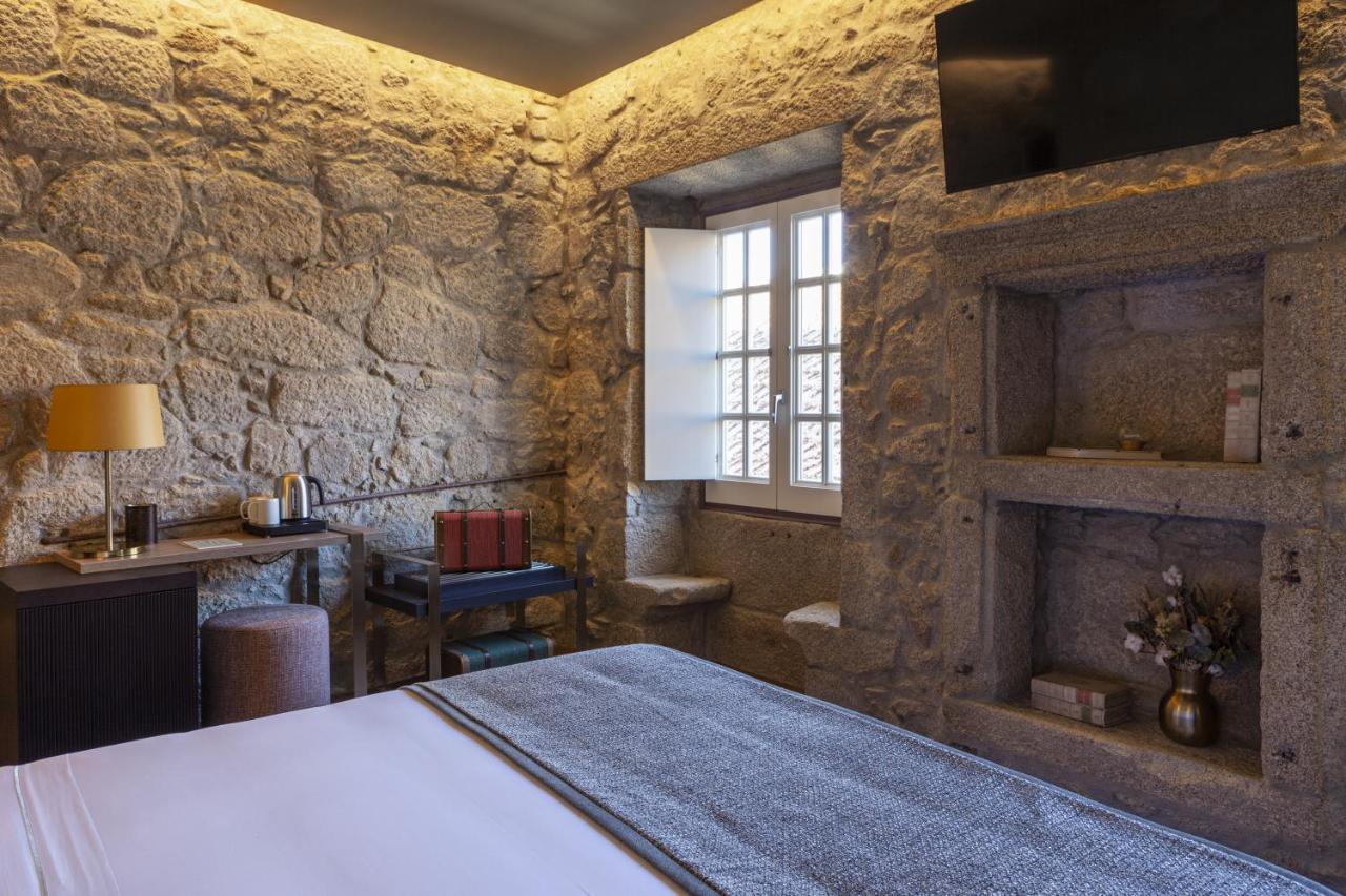 Timbre Virtudes Hotel Porto Exterior photo A room at the hotel