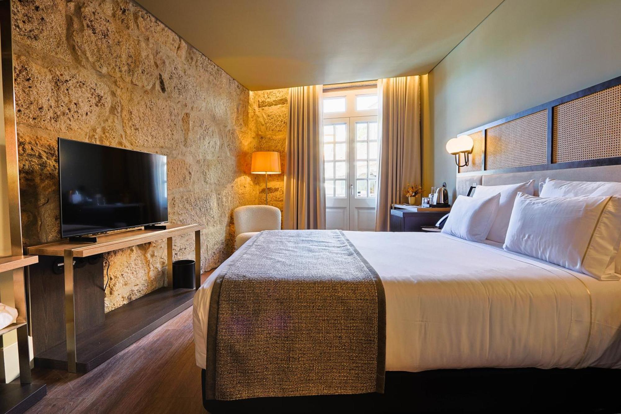 Timbre Virtudes Hotel Porto Exterior photo Deluxe Room