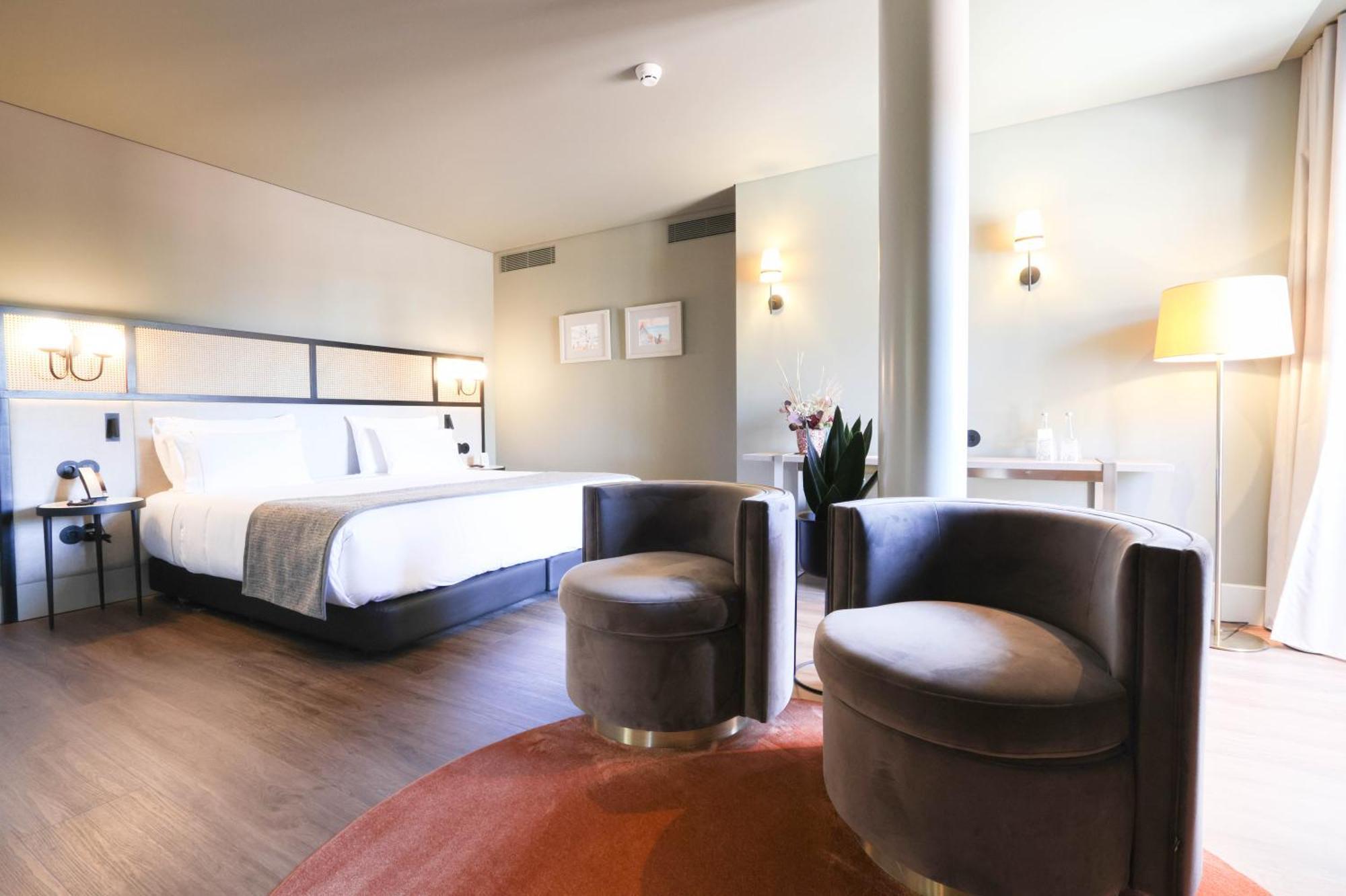 Timbre Virtudes Hotel Porto Exterior photo A room at the hotel