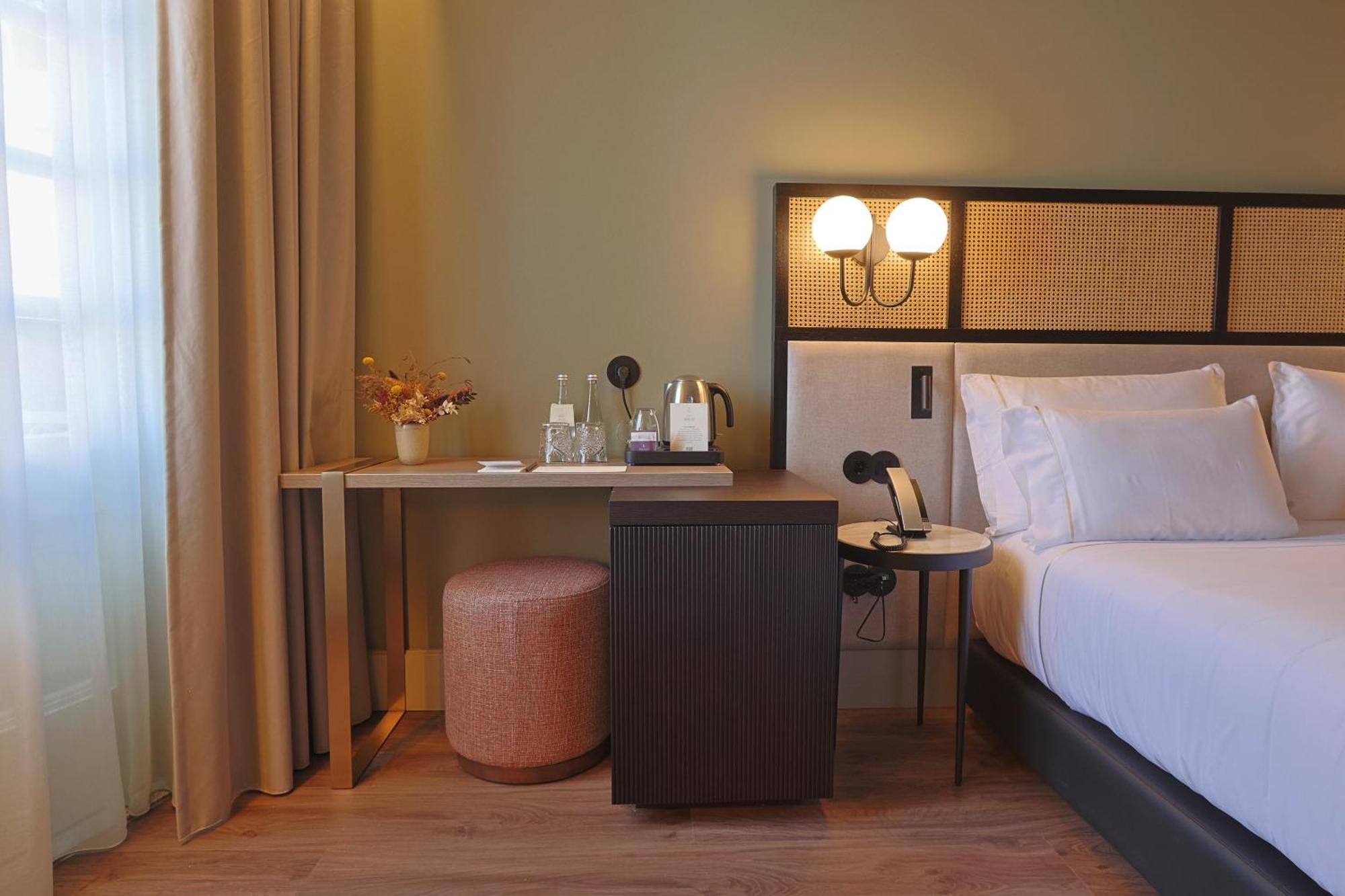 Timbre Virtudes Hotel Porto Exterior photo A room at the hotel