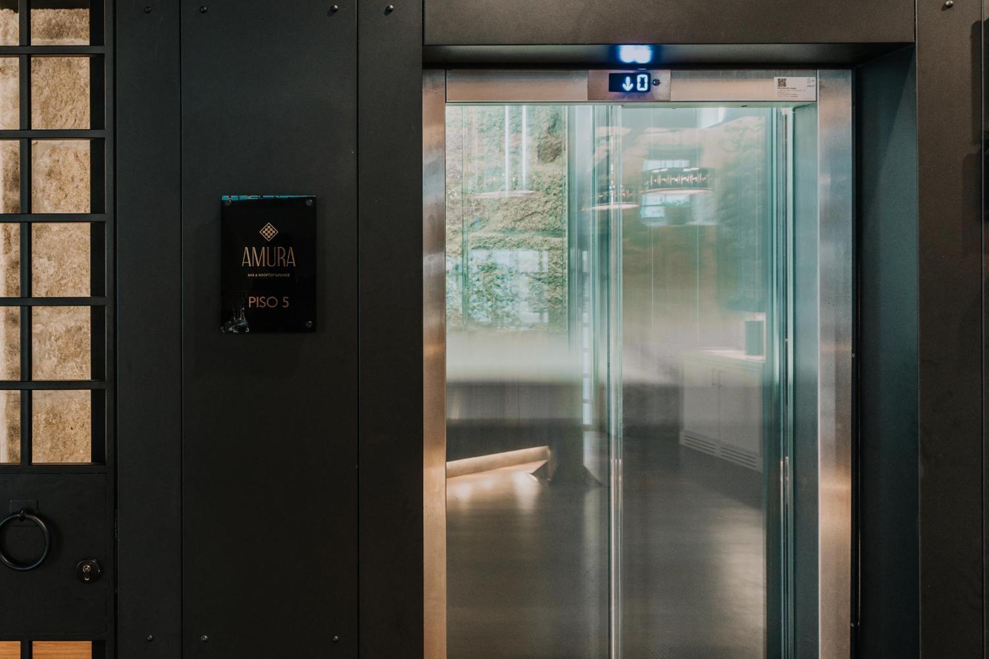 Timbre Virtudes Hotel Porto Exterior photo A glass elevator