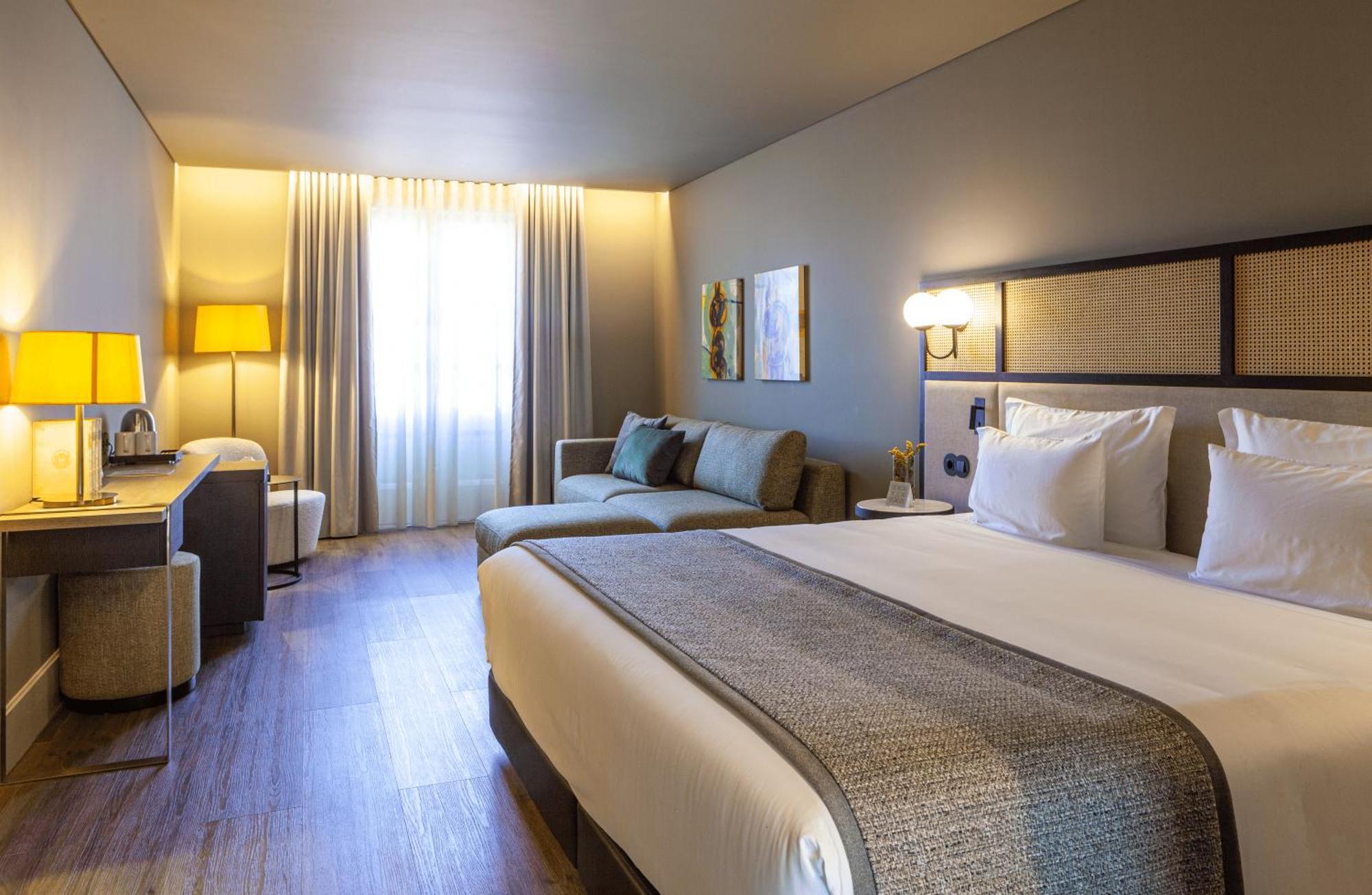 Timbre Virtudes Hotel Porto Exterior photo A room at the hotel