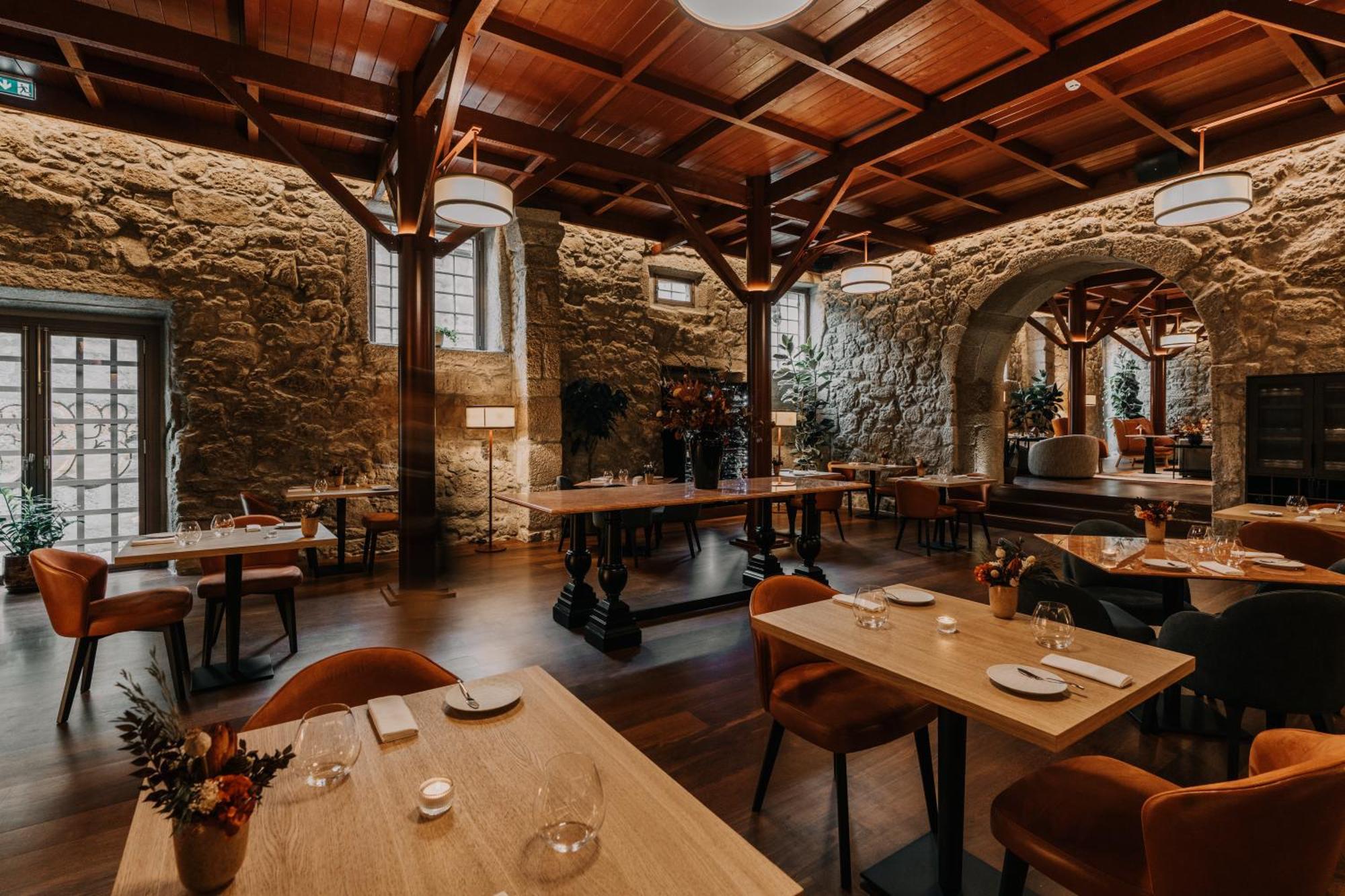 Timbre Virtudes Hotel Porto Exterior photo Restaurant interior