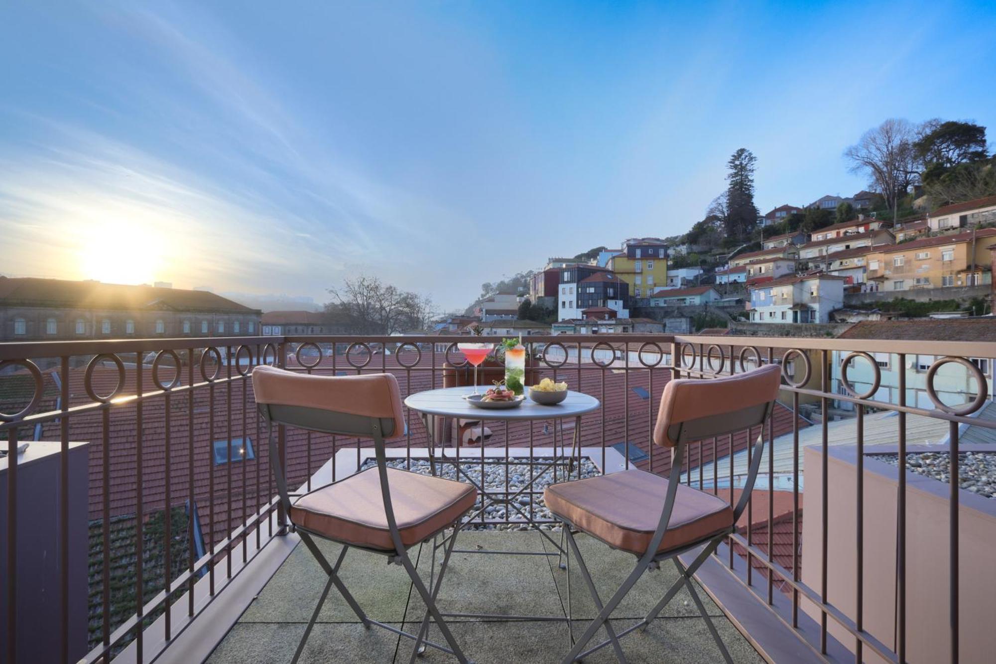 Timbre Virtudes Hotel Porto Exterior photo A balcony